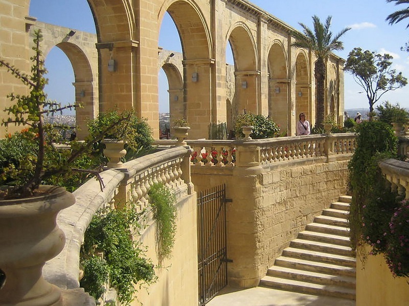 Valletta food tasting upper barracks garden.